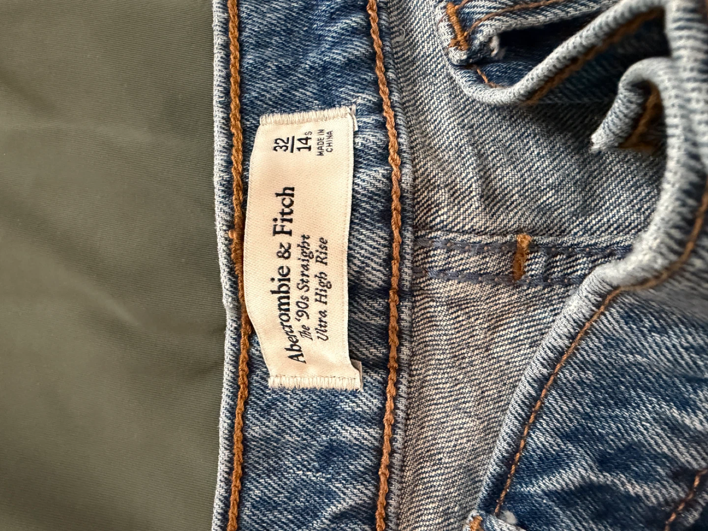 Abercrombie & Fitch 90s Straight Ultra High Rise Jeans - photo 5