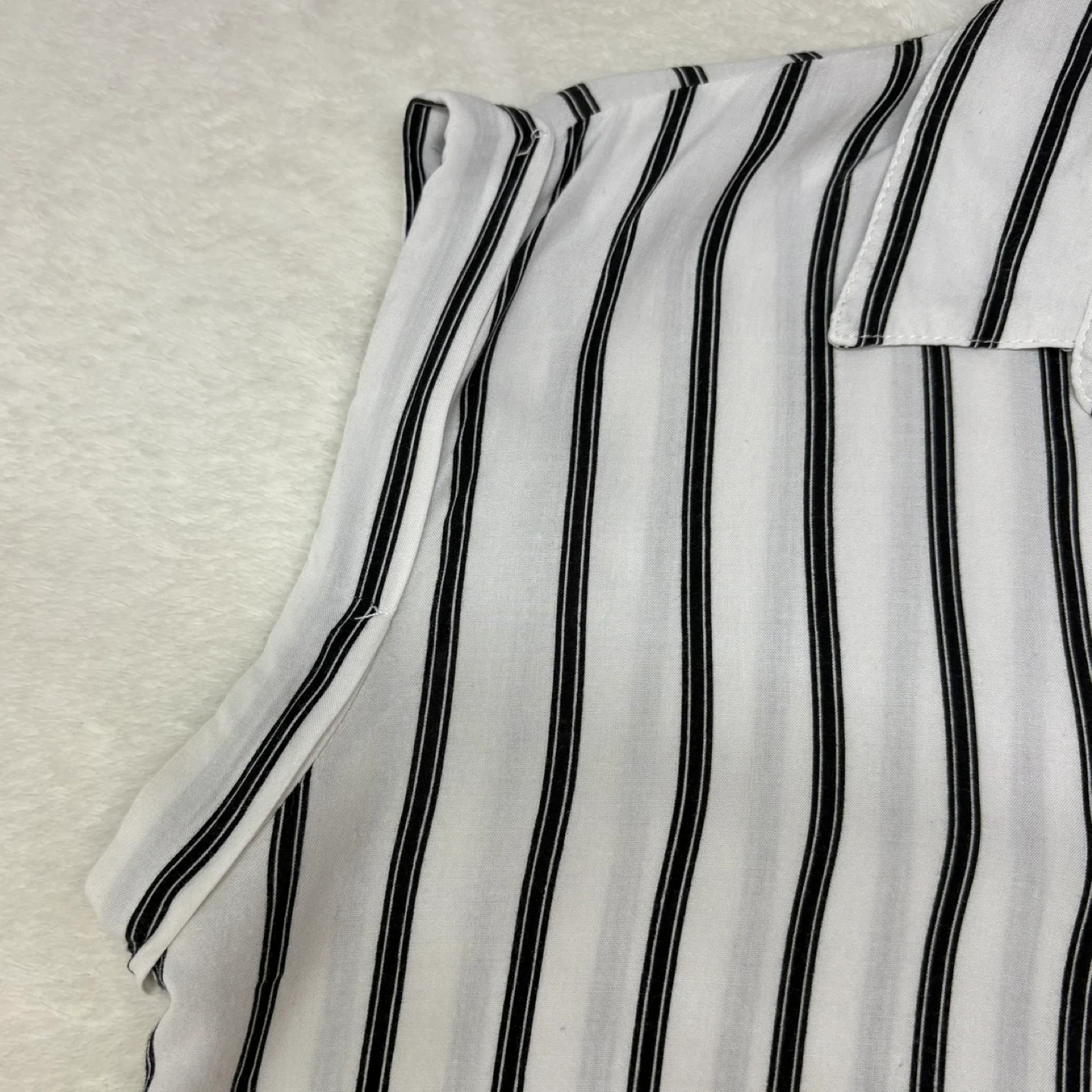 Sleeveless Striped Button Up White Black Lightweight Blouse M - photo 3