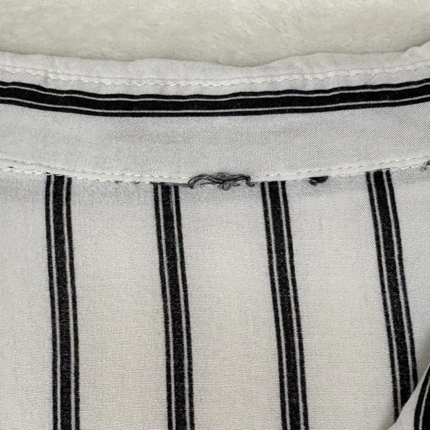 Sleeveless Striped Button Up White Black Lightweight Blouse M - photo 4