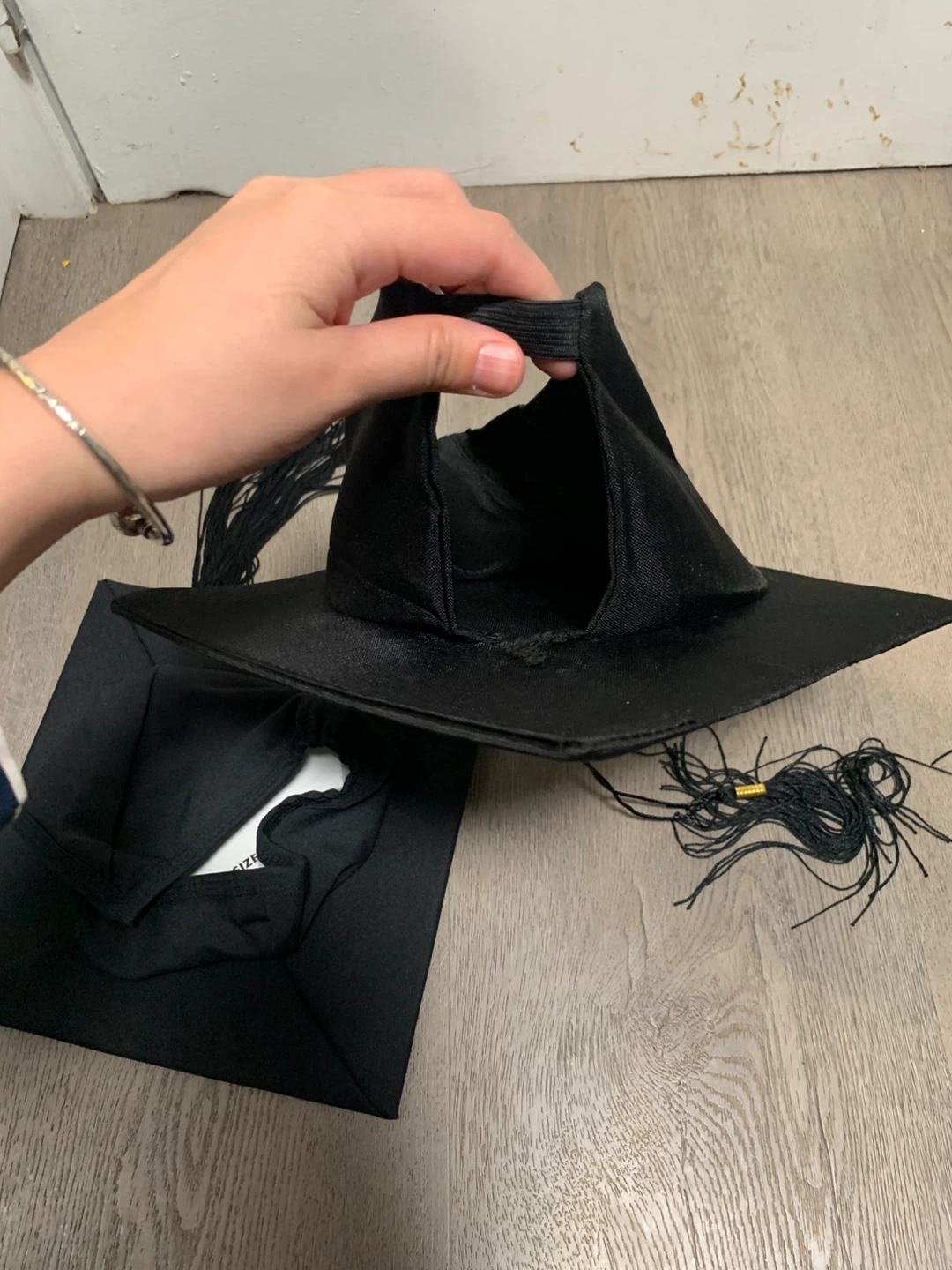 2 Black Graduation Caps with Tassels - photo 3