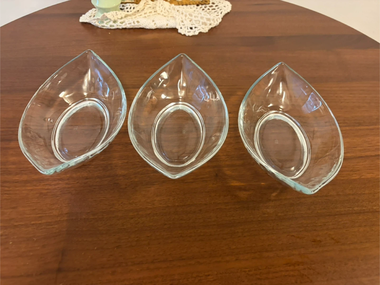 Set of 3 Clear Glass Leaf-Shaped Bowls