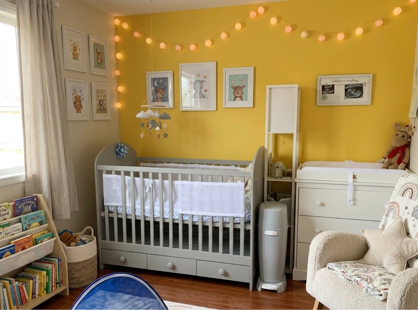 Crib with storage drawers and mattress