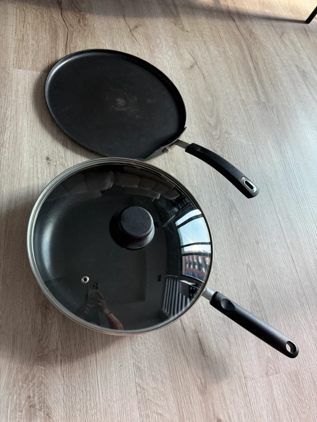 Large Flat Pan (Griddle) + non-stick large Pan with Lid