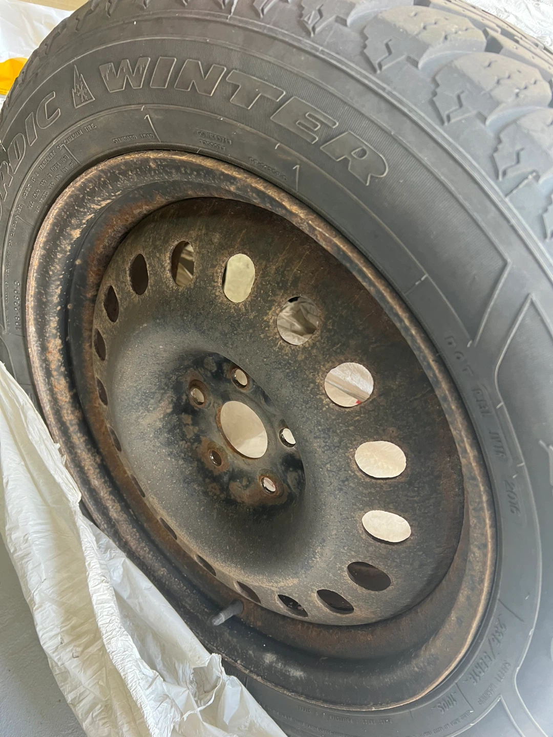 Goodyear Winter Tires 235/55R18 (FOUR) - photo 3
