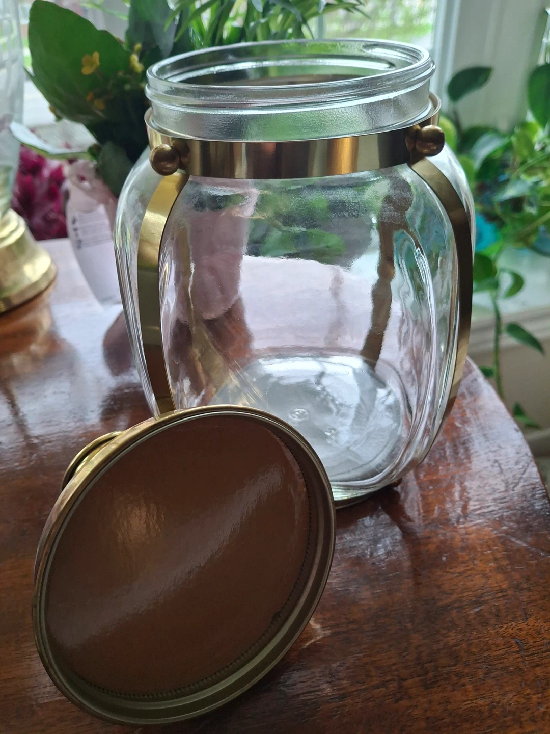 Vintage glass jar with brass accents - photo 4