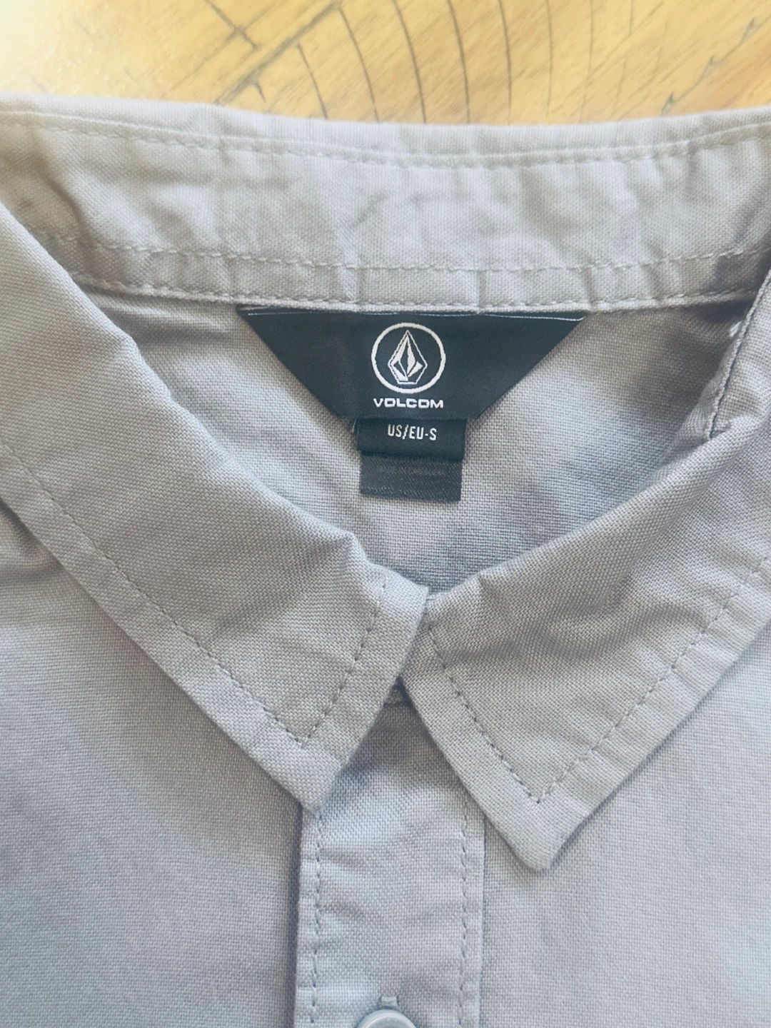 BRAND NEW Volcom Men's Short Sleeve Button-Up Shirts - 4 Colors - photo 2