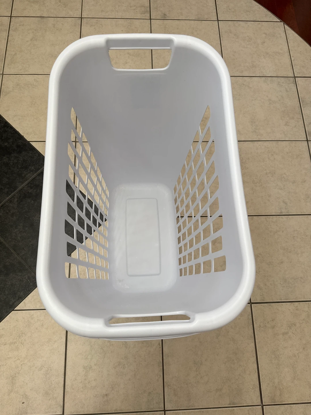 Sterilite White Tall Laundry Basket( great condition) - photo 3