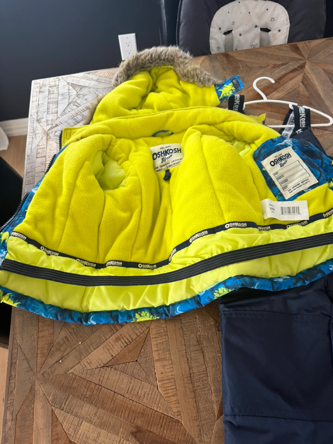 OshKosh B'gosh Winter Snowsuit - Size 24 Months - photo 2