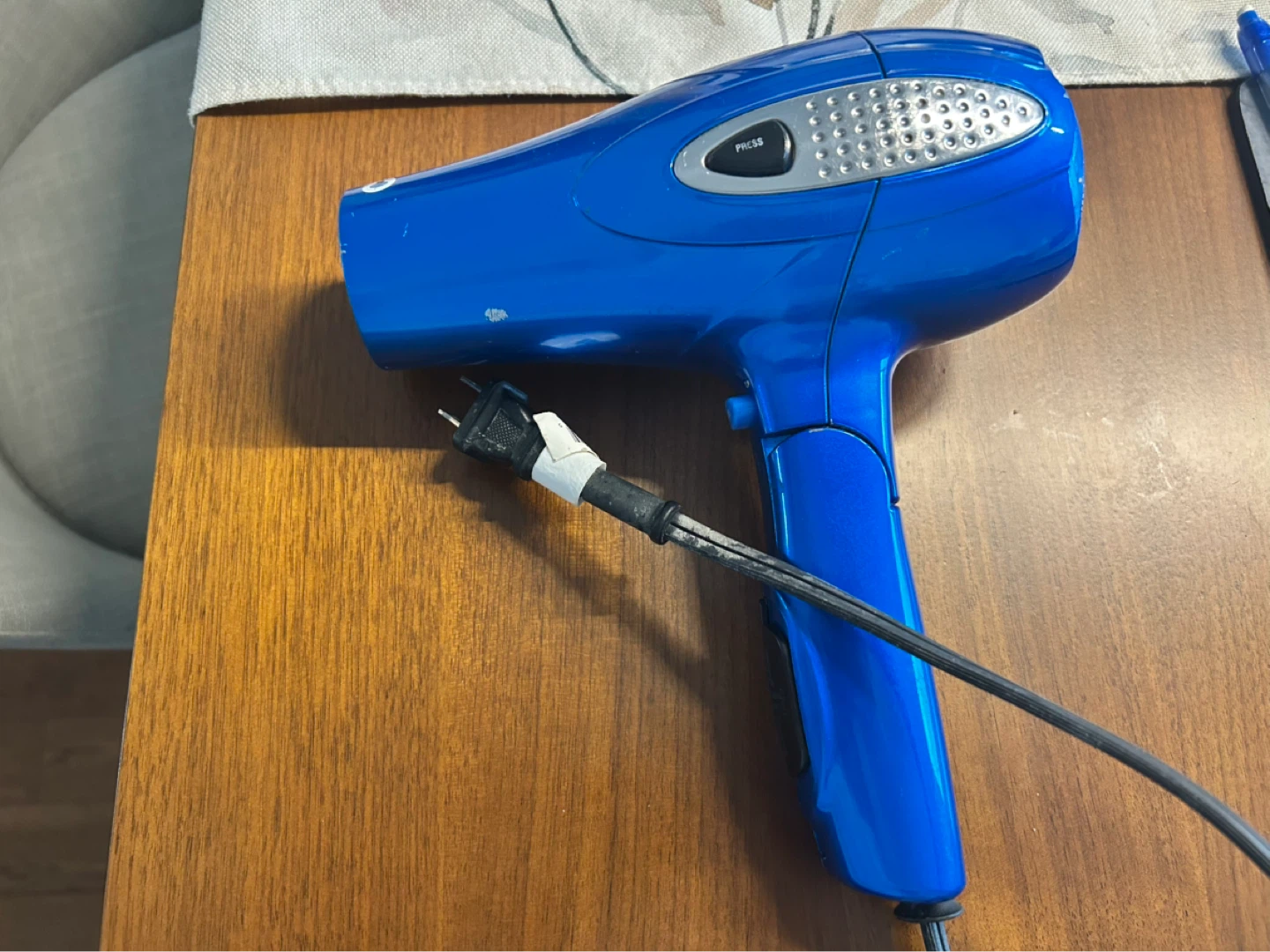 Conair hairdryer with retractable plug.