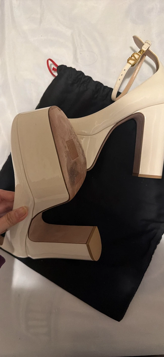 Valentino Garavani Cream Patent Platform Heels - photo 3