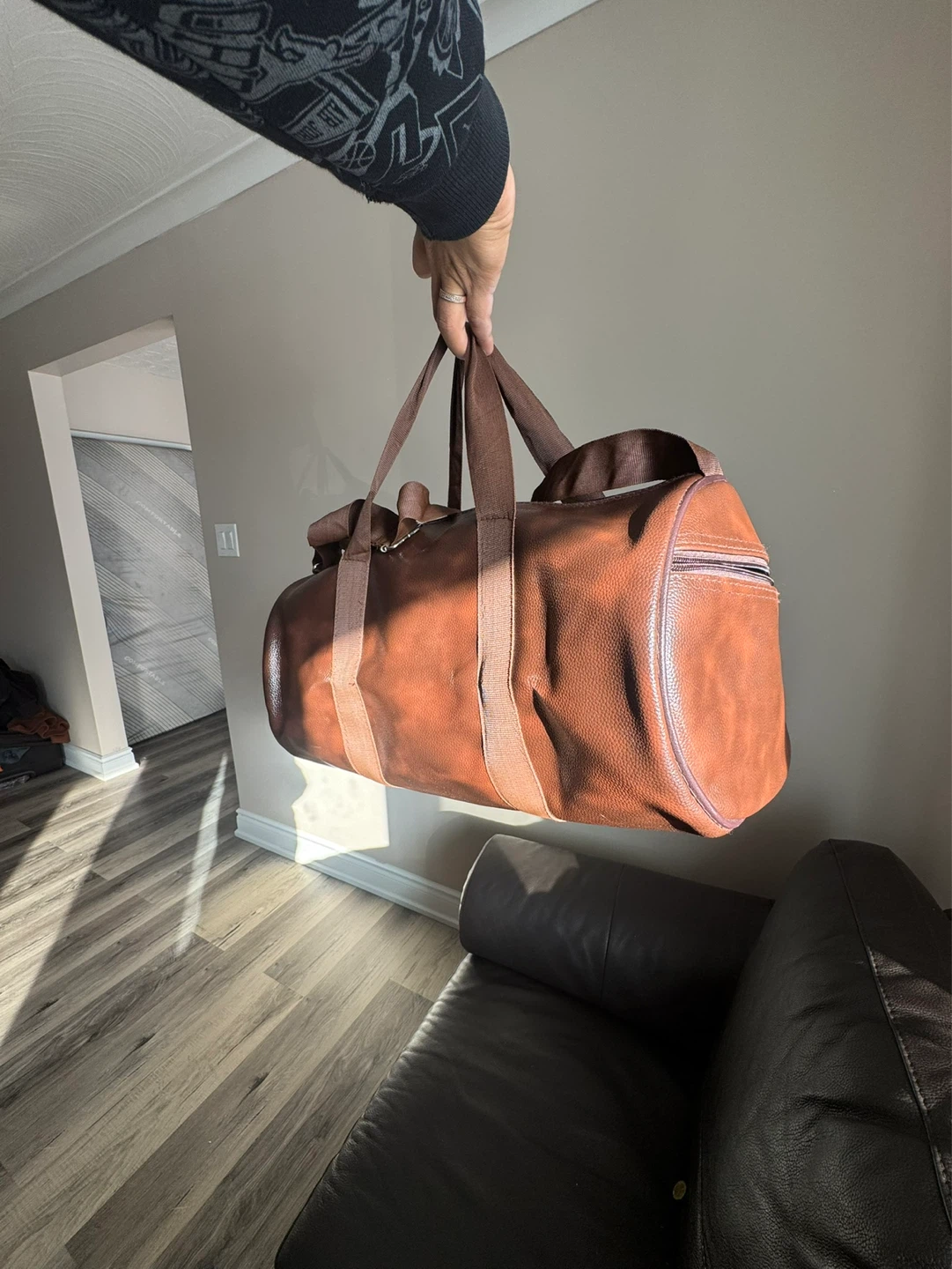 Leather duffel bag for men and women - photo 3