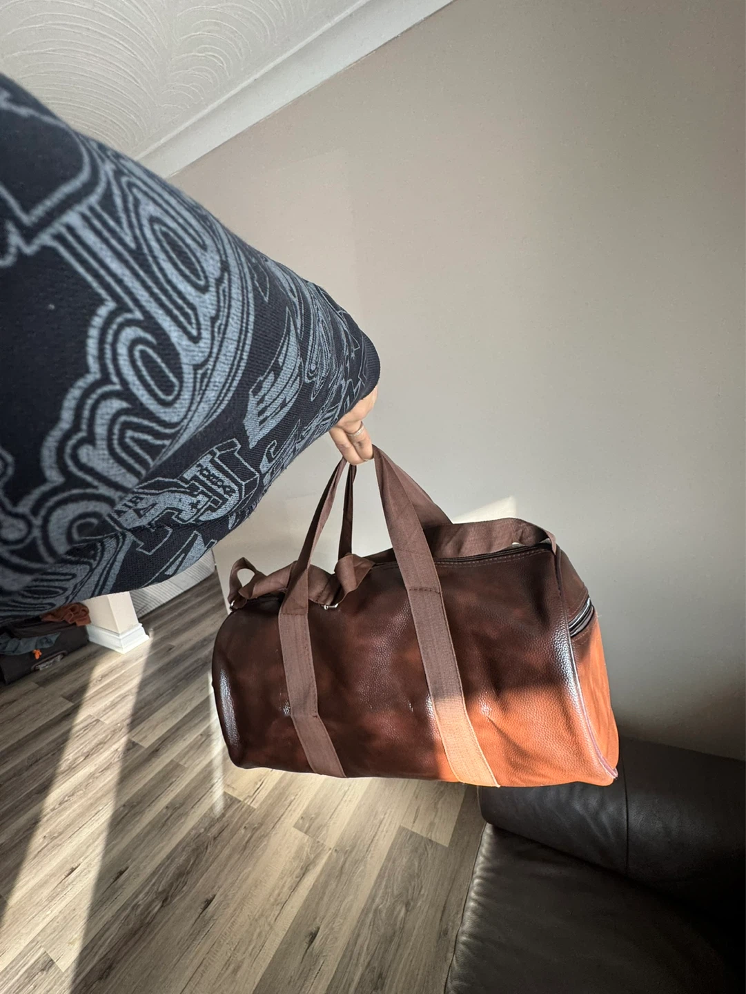 Leather duffel bag for men and women - photo 2