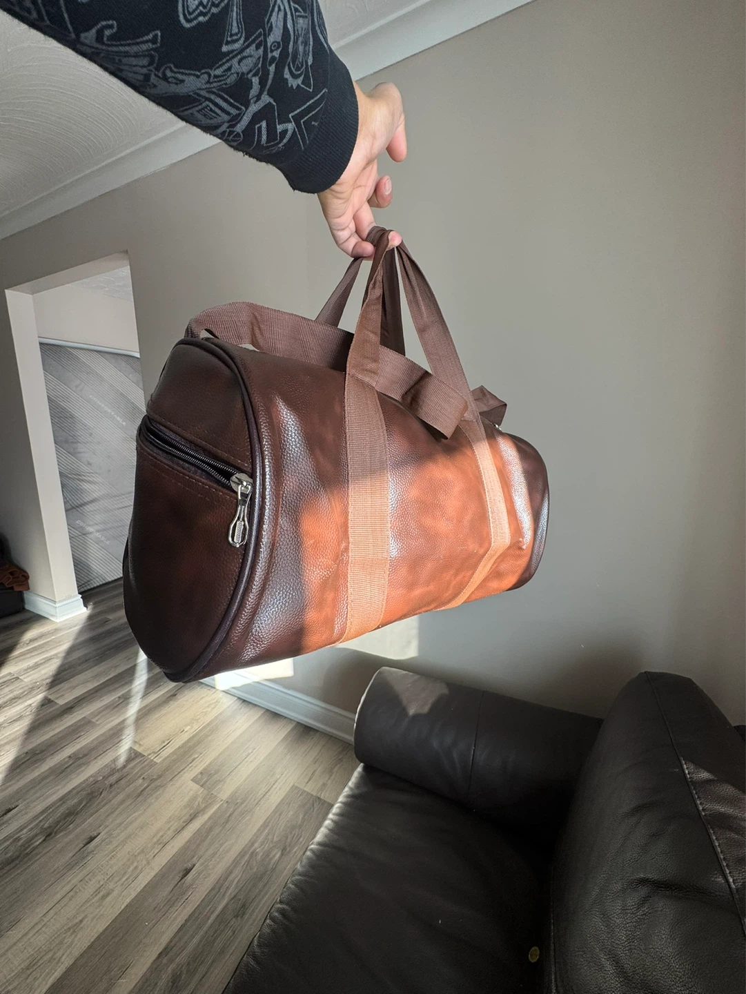 Leather duffel bag for men and women