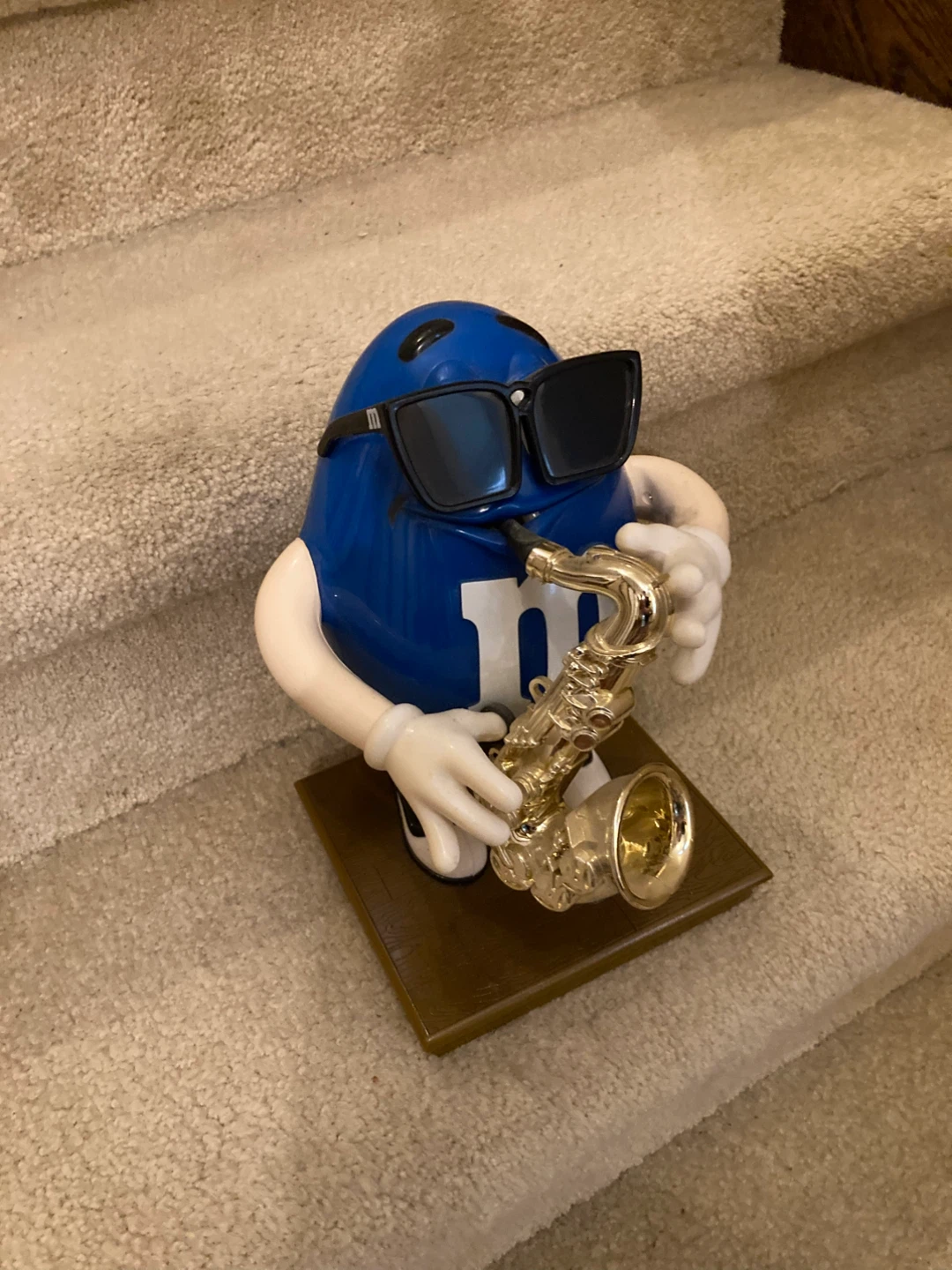 M&M's Blue Character Saxophone Figurine - photo 3