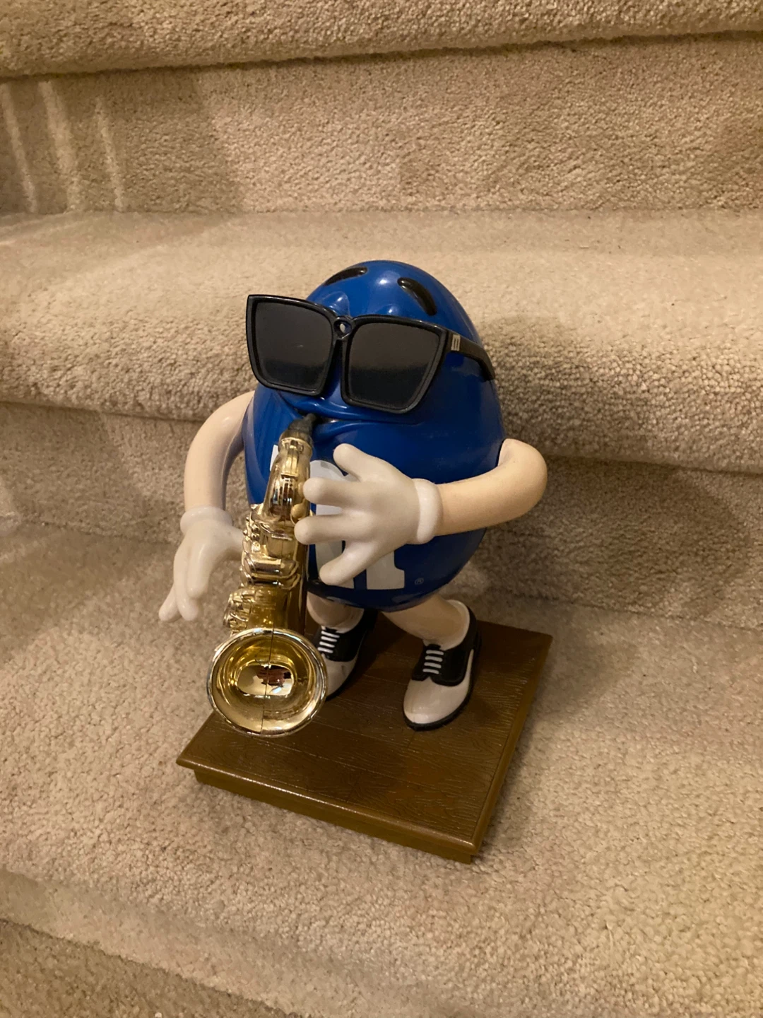 M&M's Blue Character Saxophone Figurine - photo 2