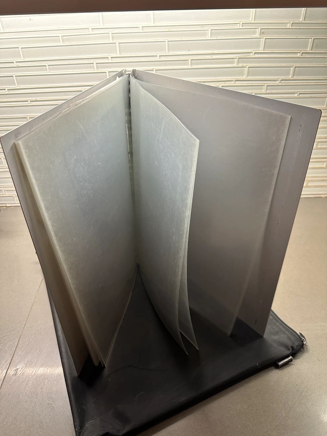 NOS VINTAGE PINA ZANGARO AIRCRAFT ALUMINUM ARTIST PORTFOLIO CASE - photo 4