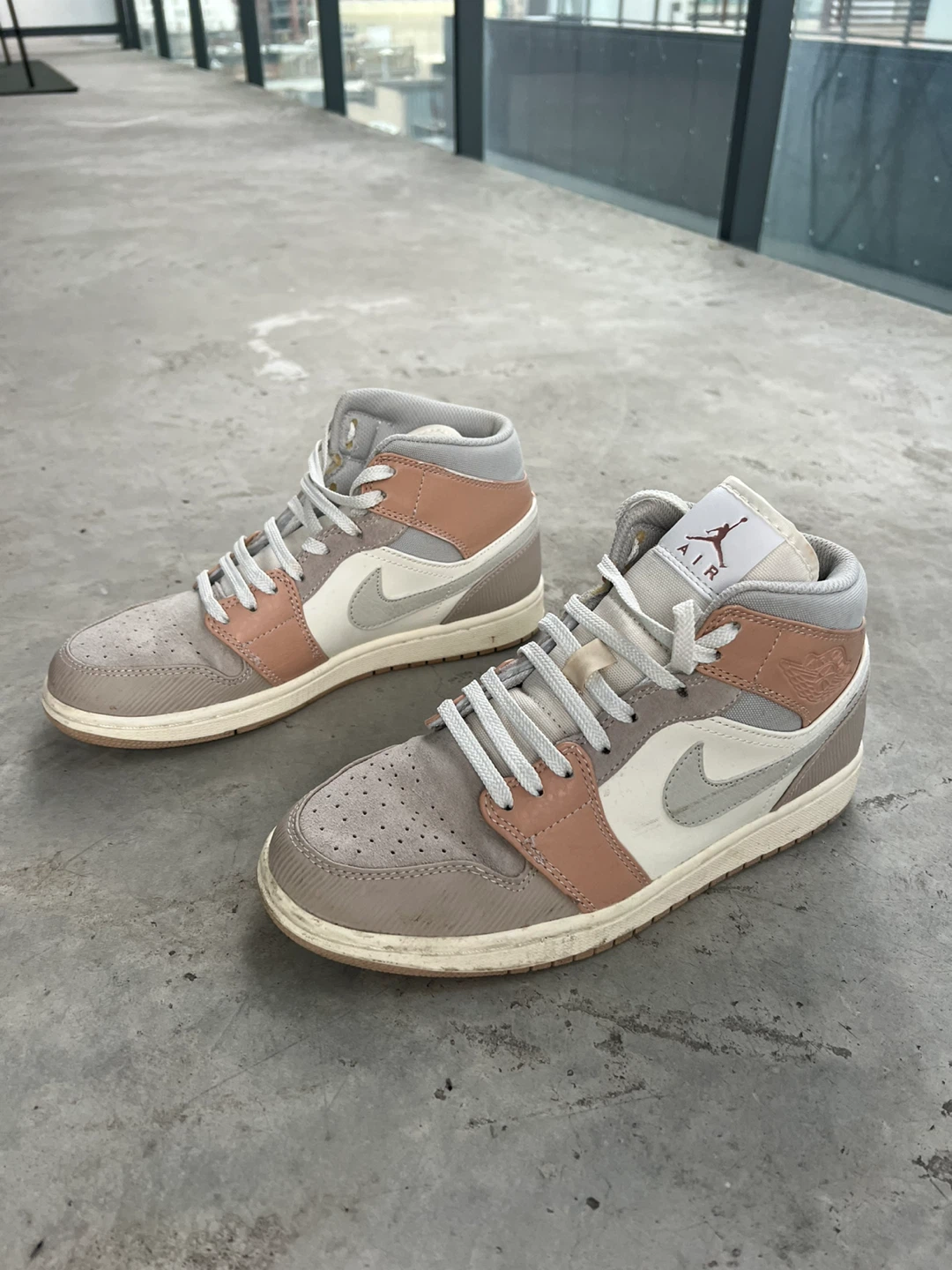 Air Jordan 1 Mid Men’s US 8 - photo 2