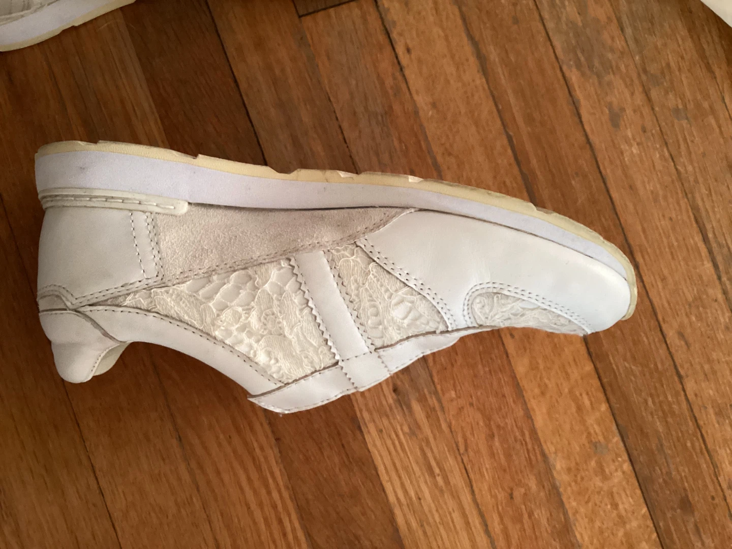 Dolce & Gabbana White Lace Sneakers - Size 34 - photo 4