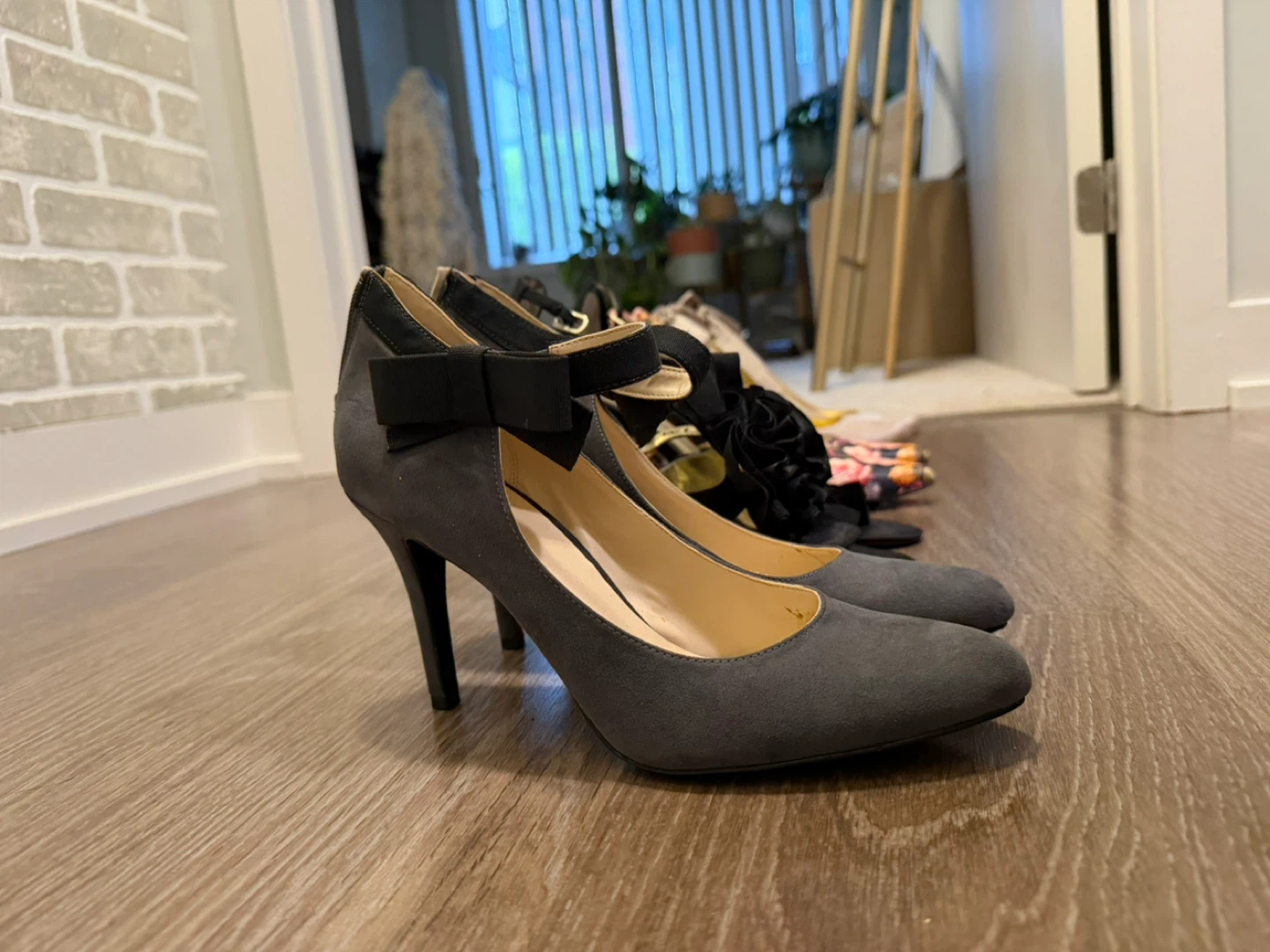 Size 8 - 4 pairs of Nine West Shoes (like new) - photo 2
