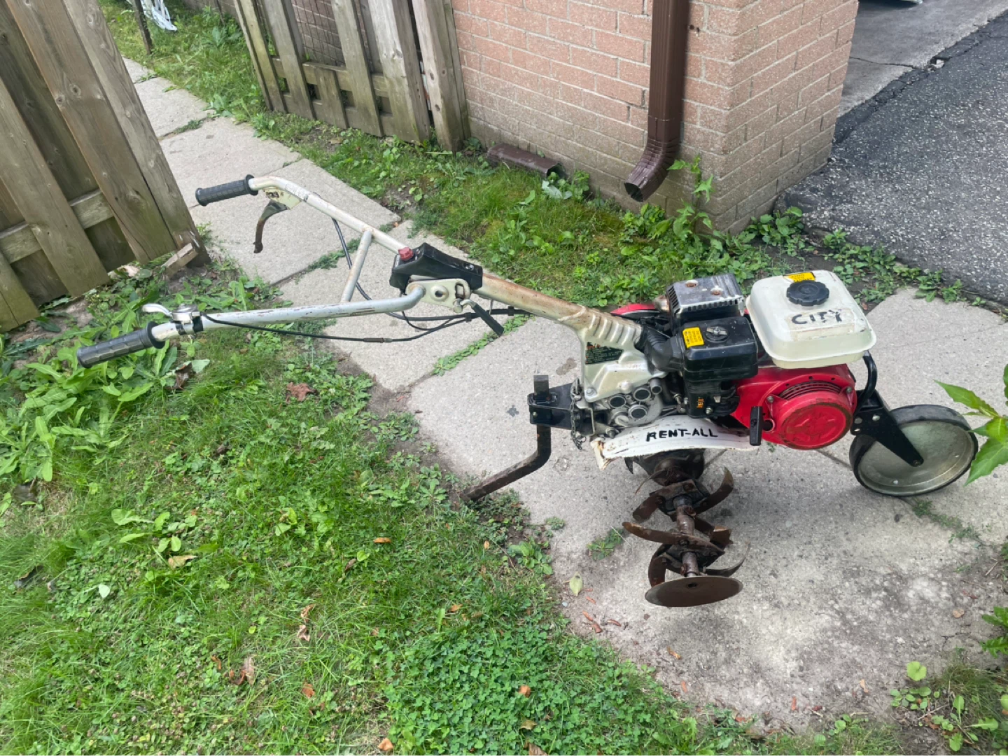 Honda garden Tiller ,delivery - photo 2