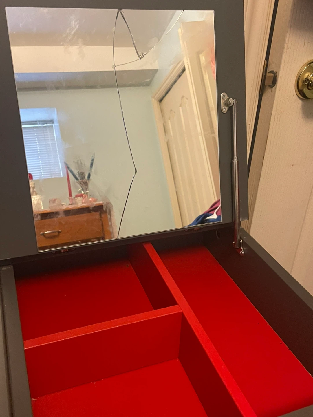 Free small gray desk:table - photo 4