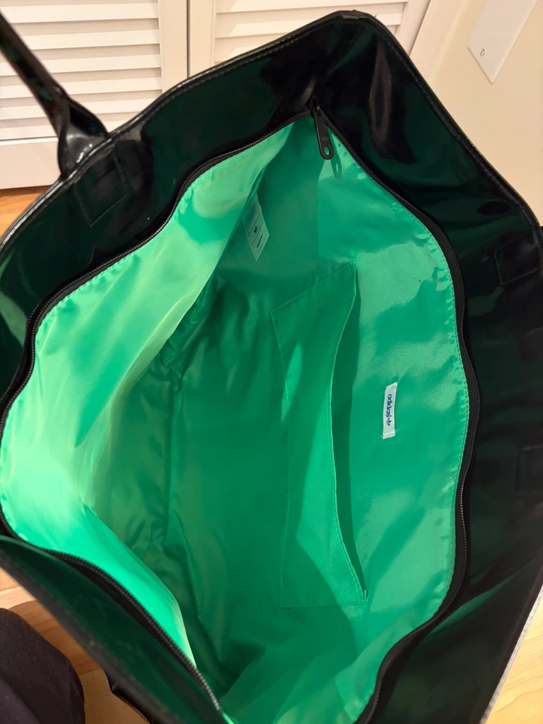 💚 Oversized Adidas Black Patent Tote Bag - photo 3