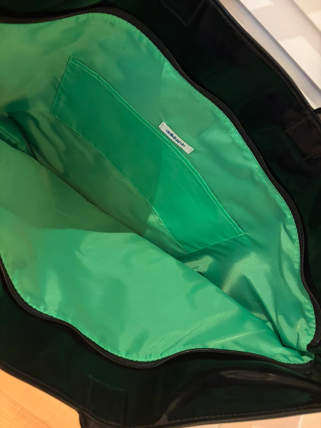💚 Oversized Adidas Black Patent Tote Bag - photo 4