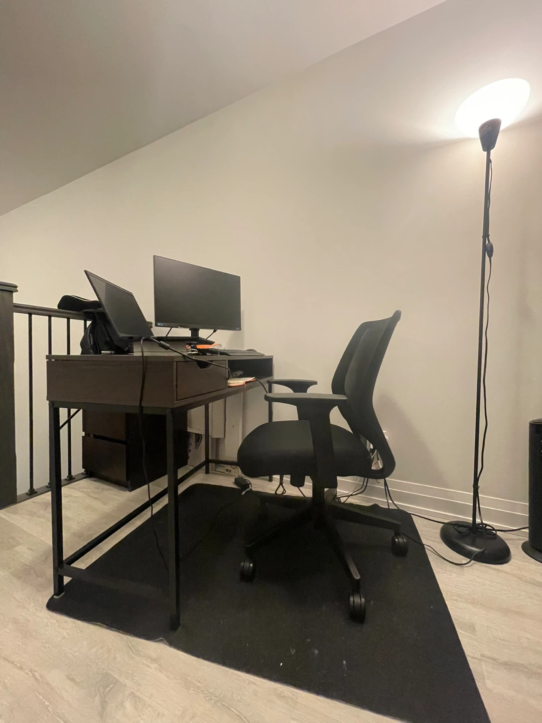 Black Mesh Office Chair - photo 3