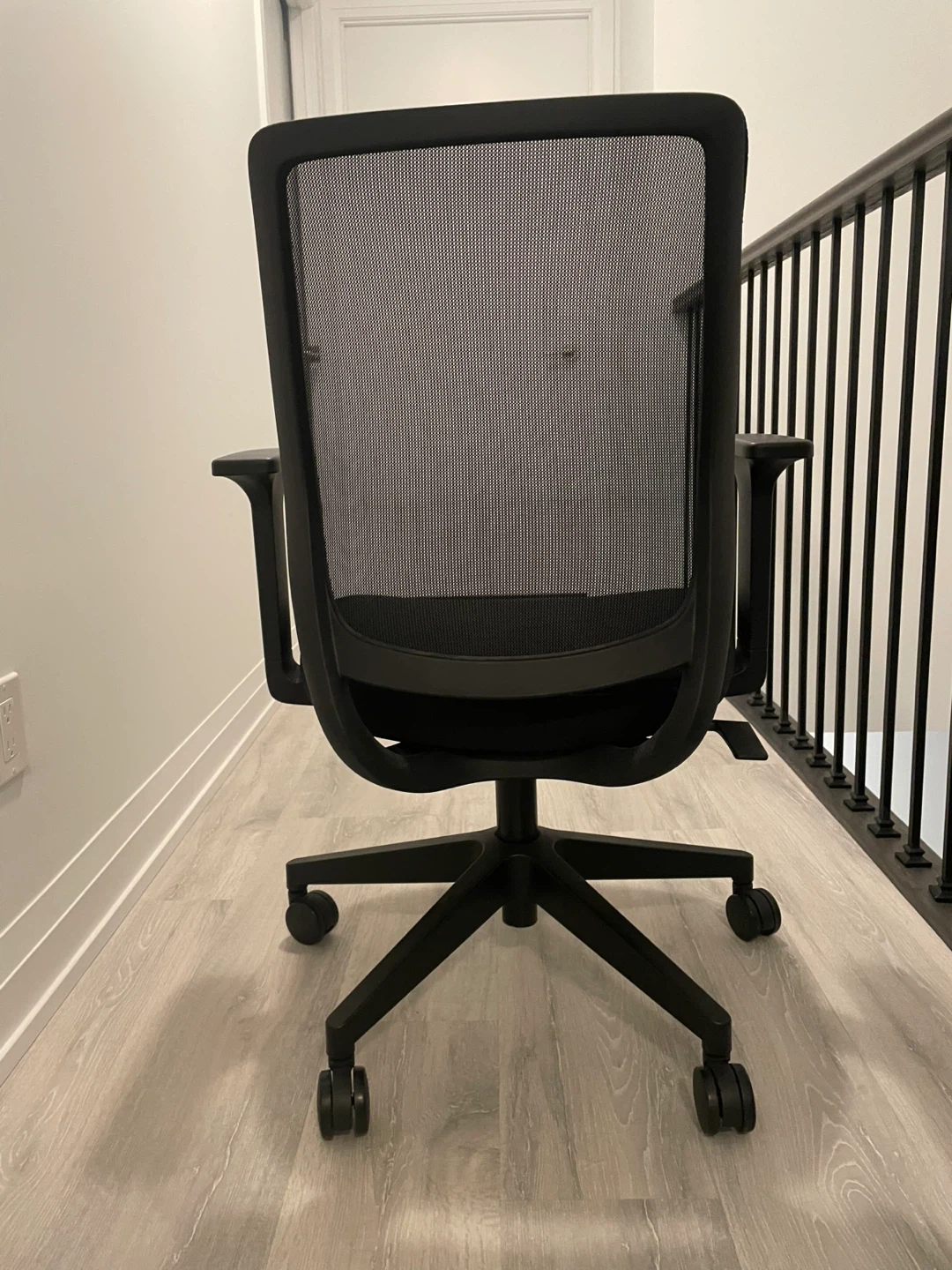 Black Mesh Office Chair - photo 4