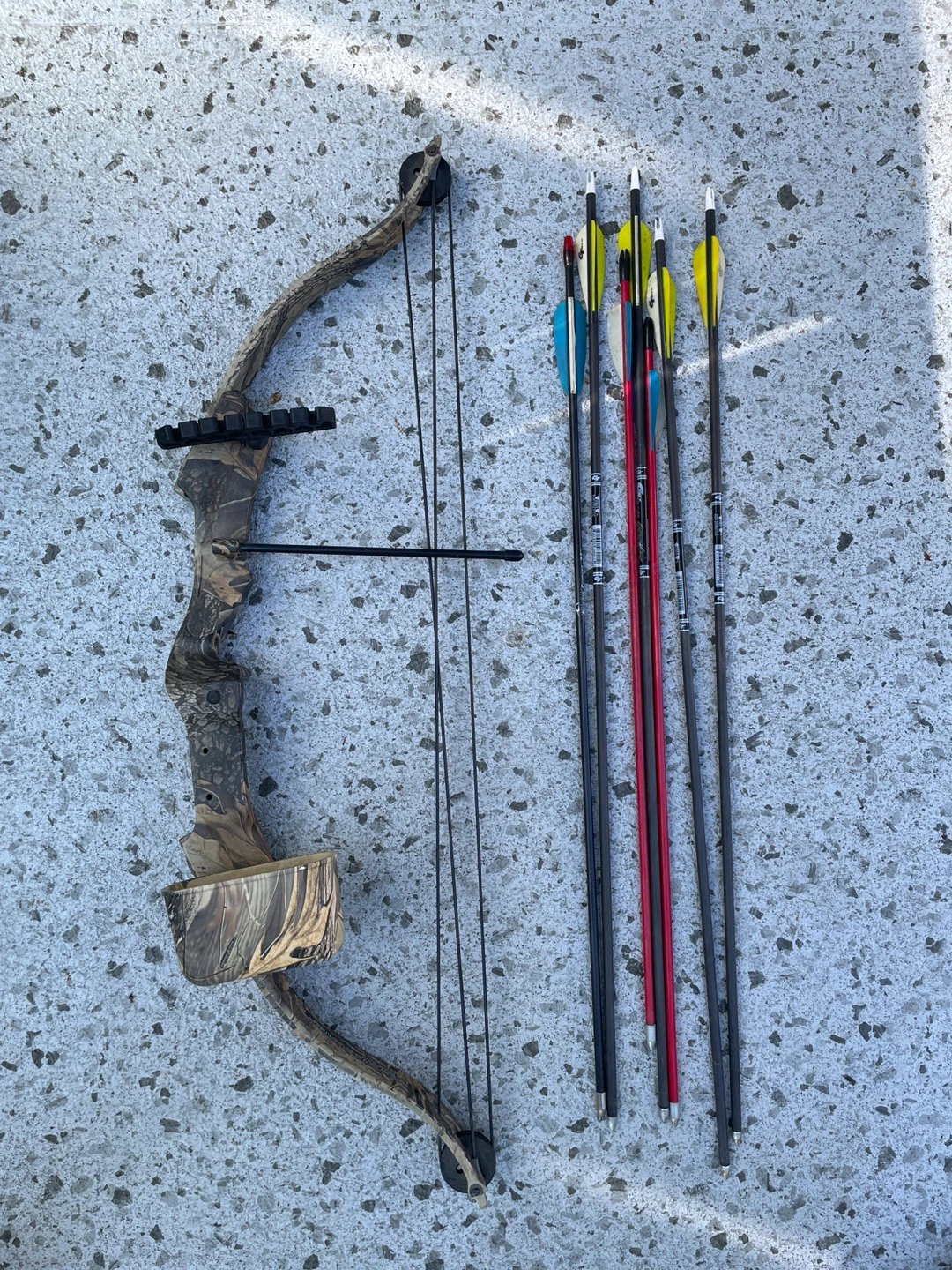 Camo Recurve Bow with 5 Arrows