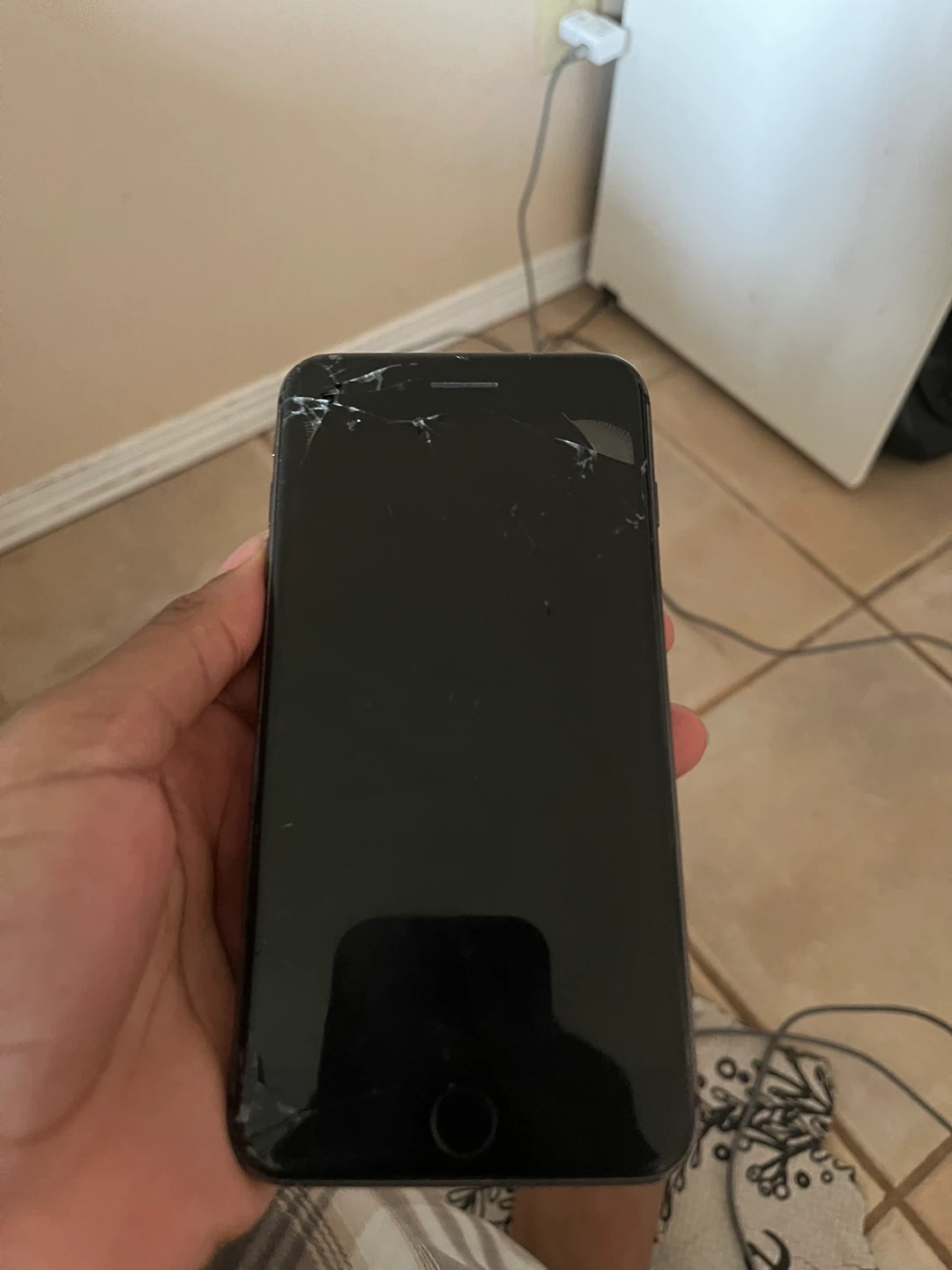 iPhone 8 Plus - Cracked Screen - photo 2