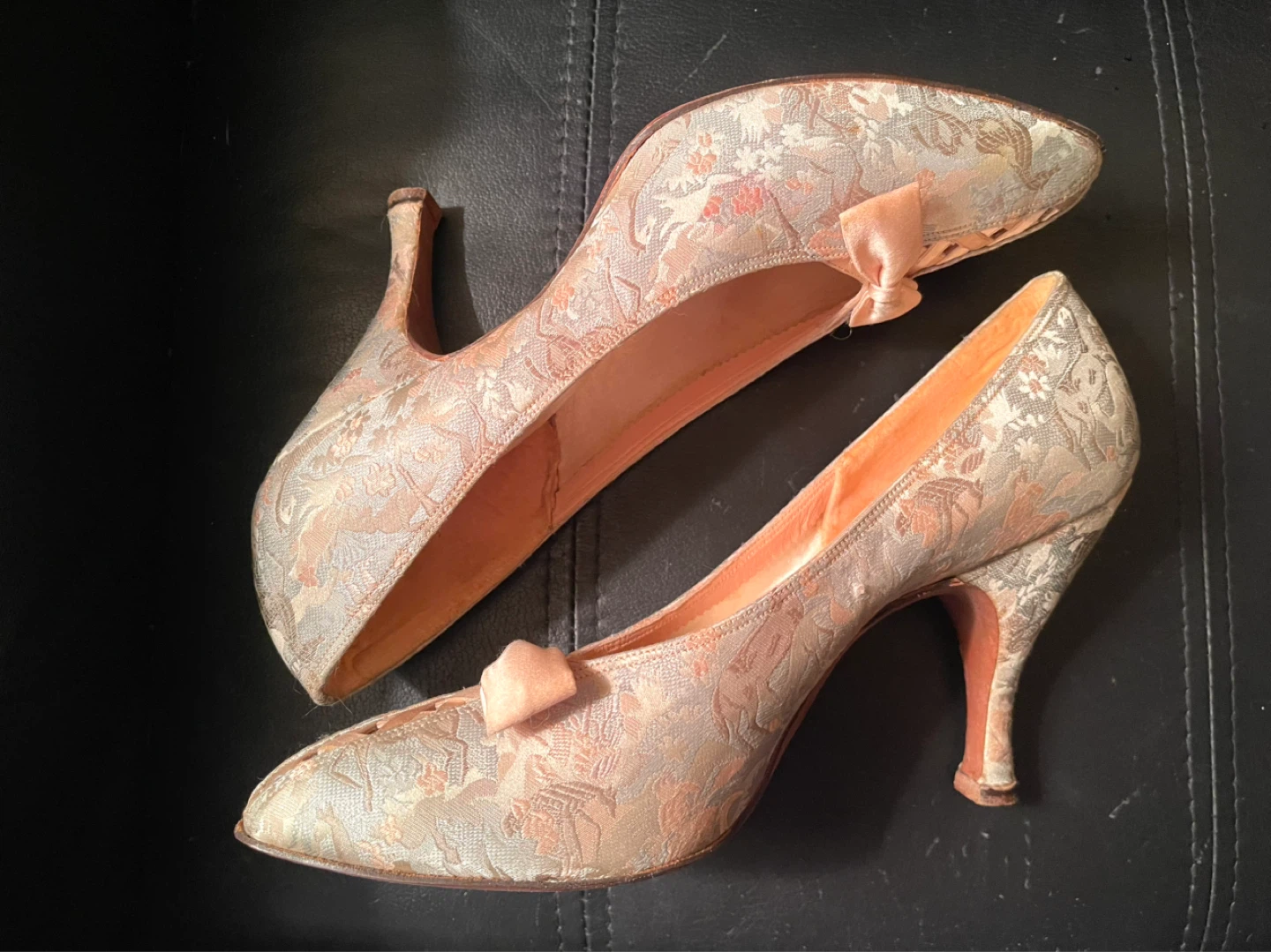 Vintage Saks Fifth Avenue Brocade Heels with Bows - photo 2