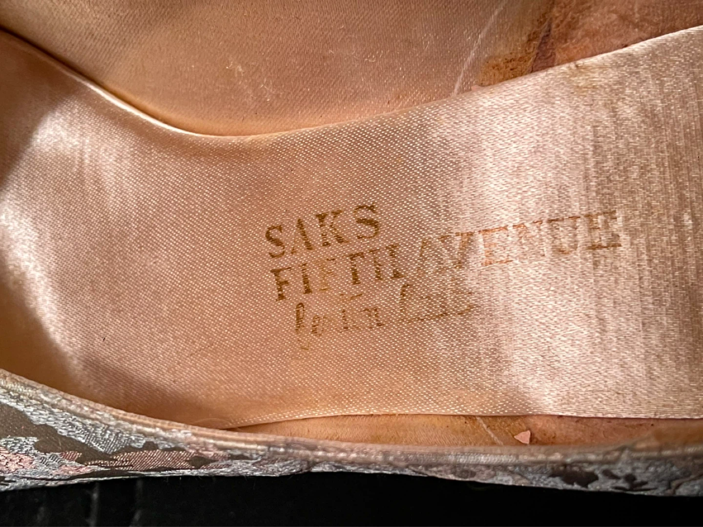 Vintage Saks Fifth Avenue Brocade Heels with Bows - photo 3