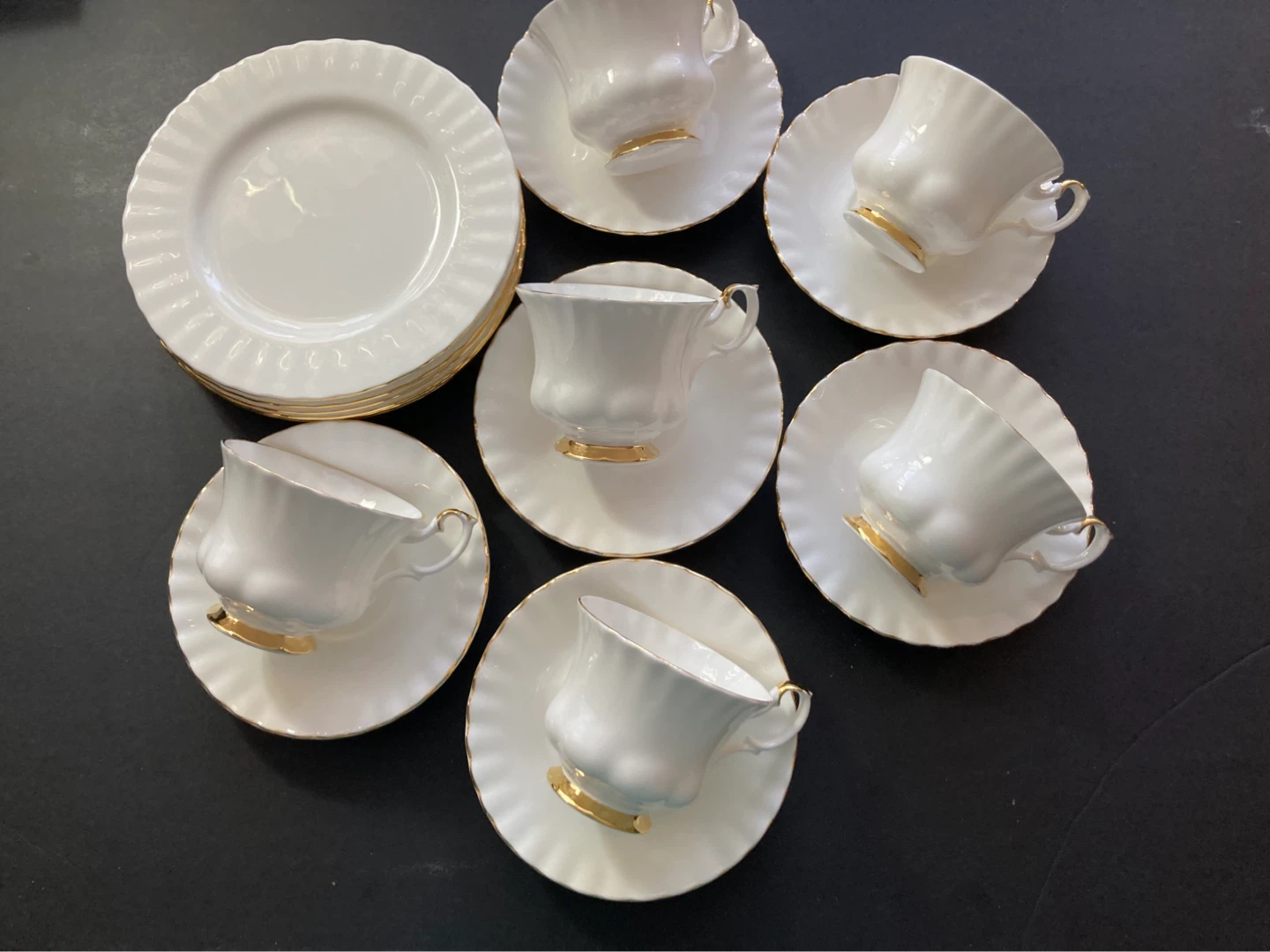Royal Albert Val d'Or Bone China Tea Cups and Saucers Set - photo 2