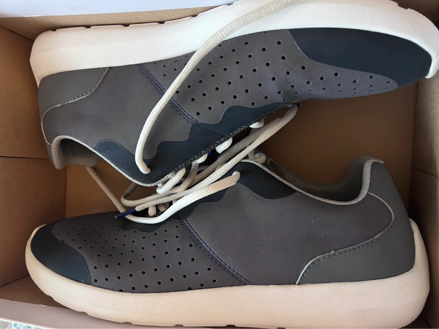 Men’s shoes size 9.5