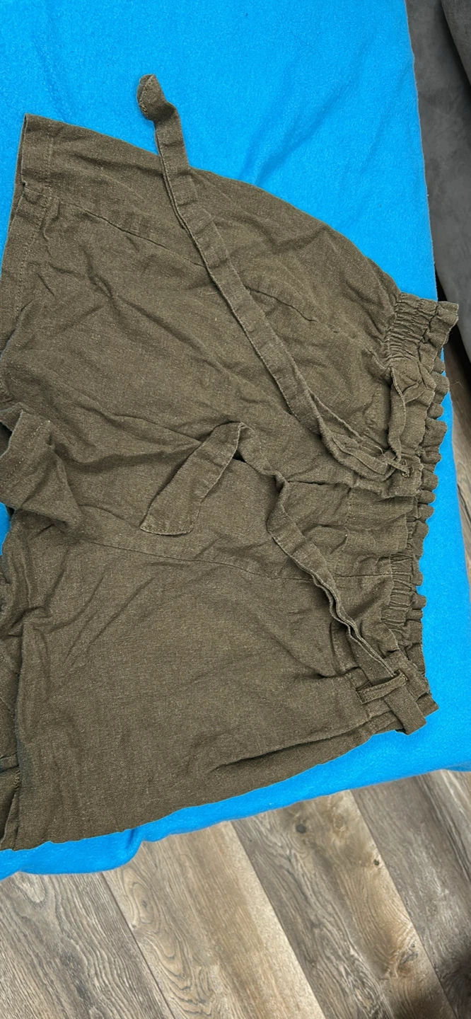 Ardene Women's Olive Green Paperbag Waist Shorts Size Medium - photo 2