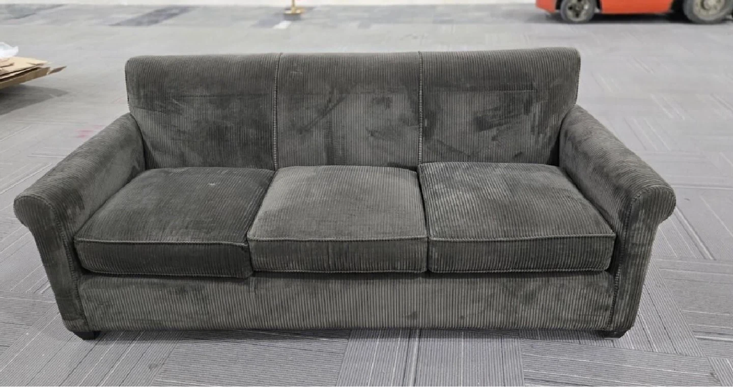 Urgent! Crate and barrel 3 seater sofa ($1000+ retail) - photo 2