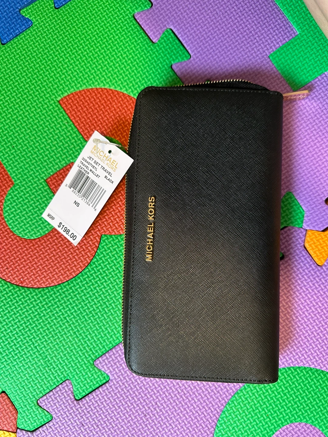 Michael Kors Jet Set Travel Leather Wallet (Large)- Black