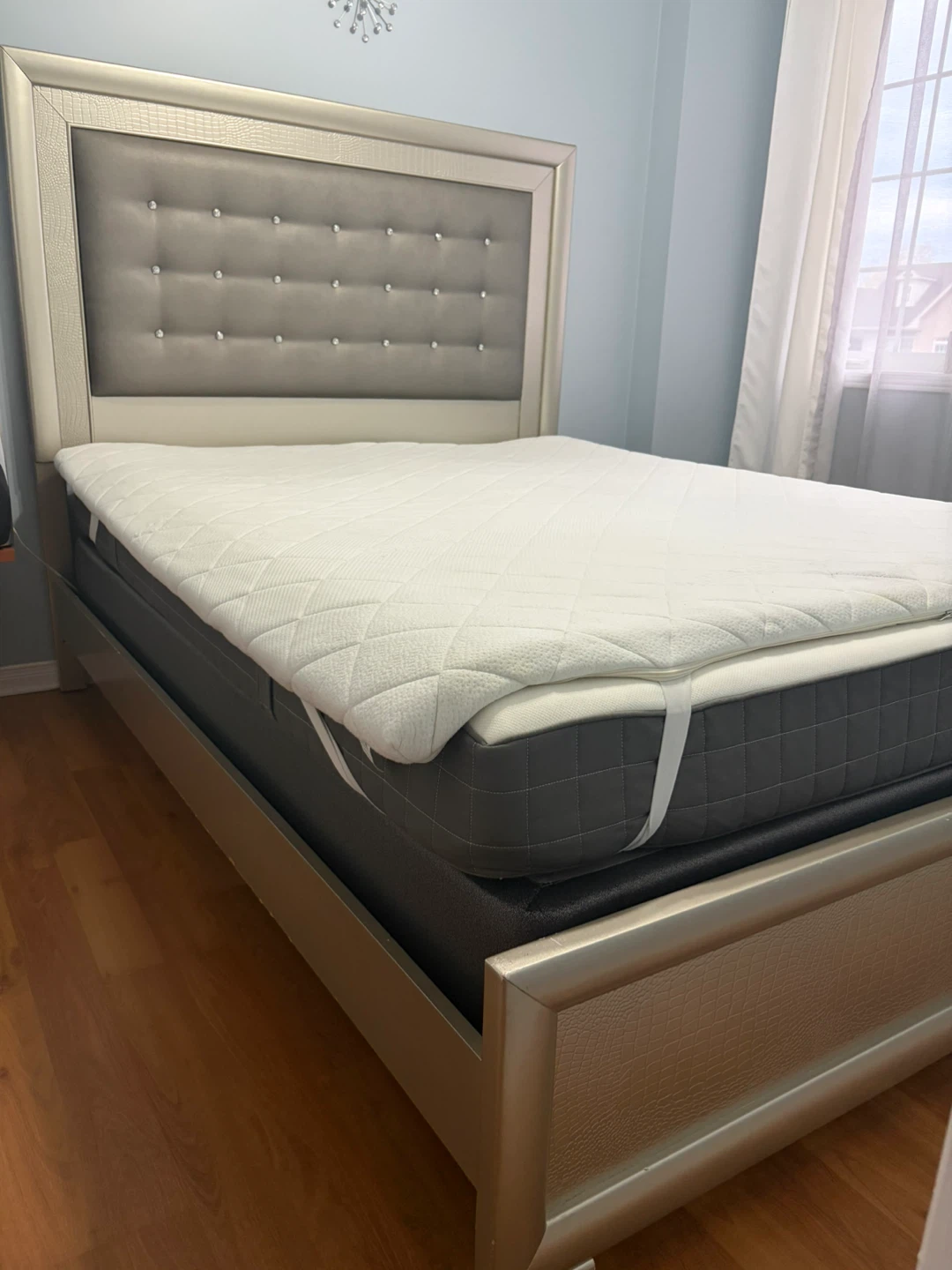 Tufted Queen Headboard with Faux Croc Trim