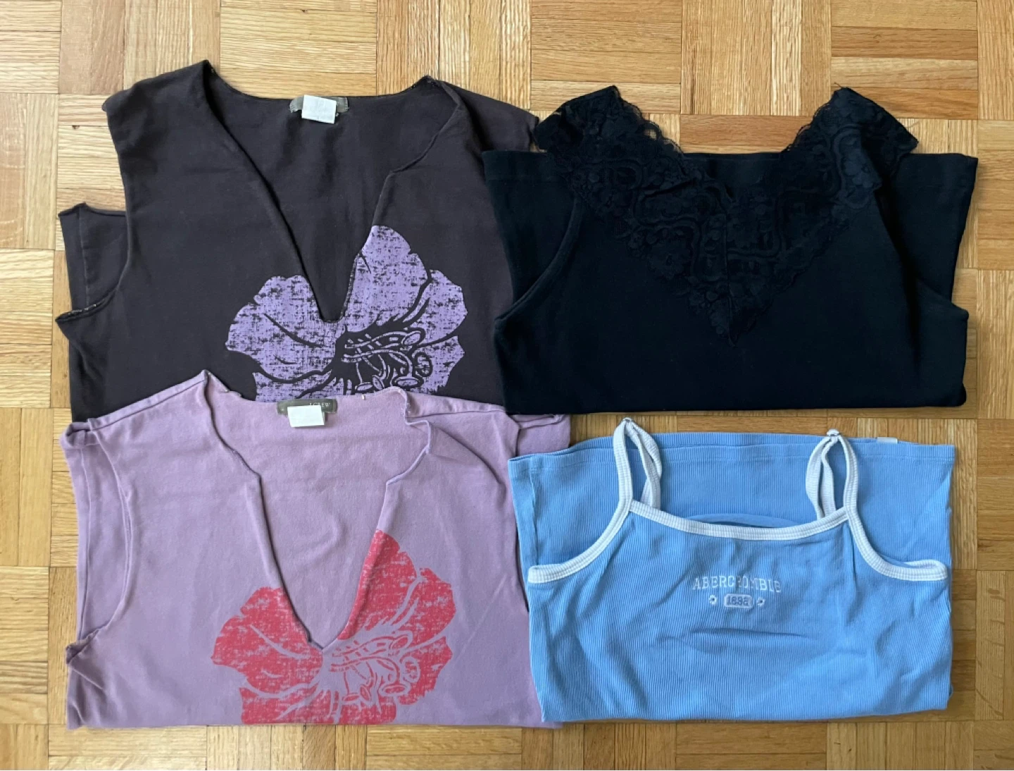 Bundle of 4 Women's Tops - Abercrombie & Fitch included