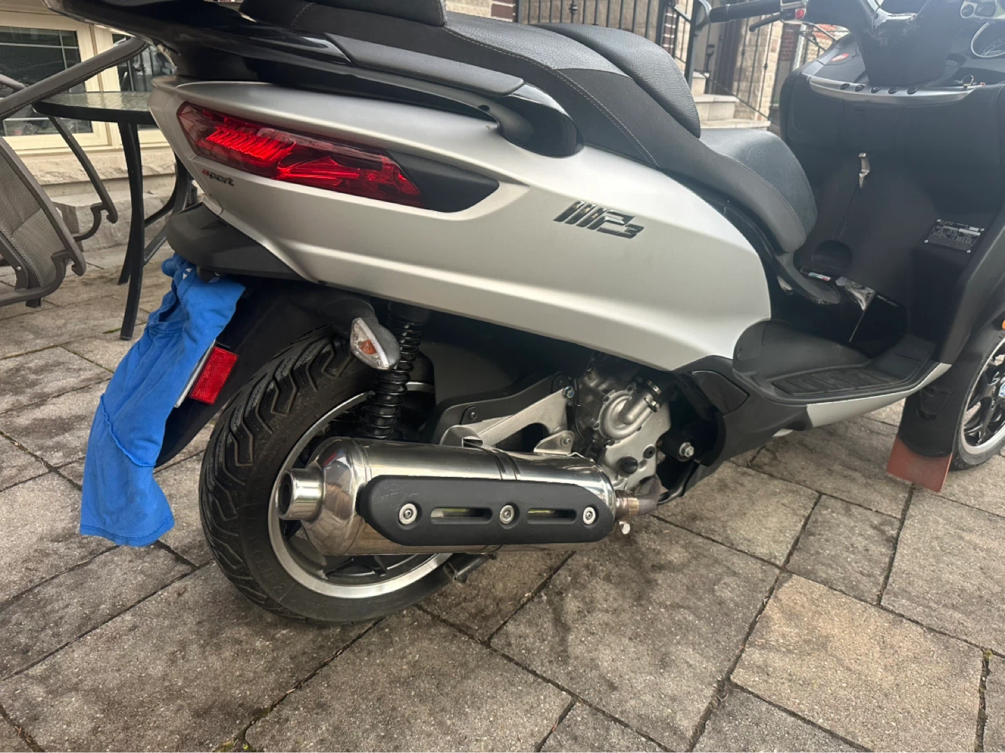 Piaggio MP3 500 HPE Sport Advanced Scooter with Givi Top Case - photo 3