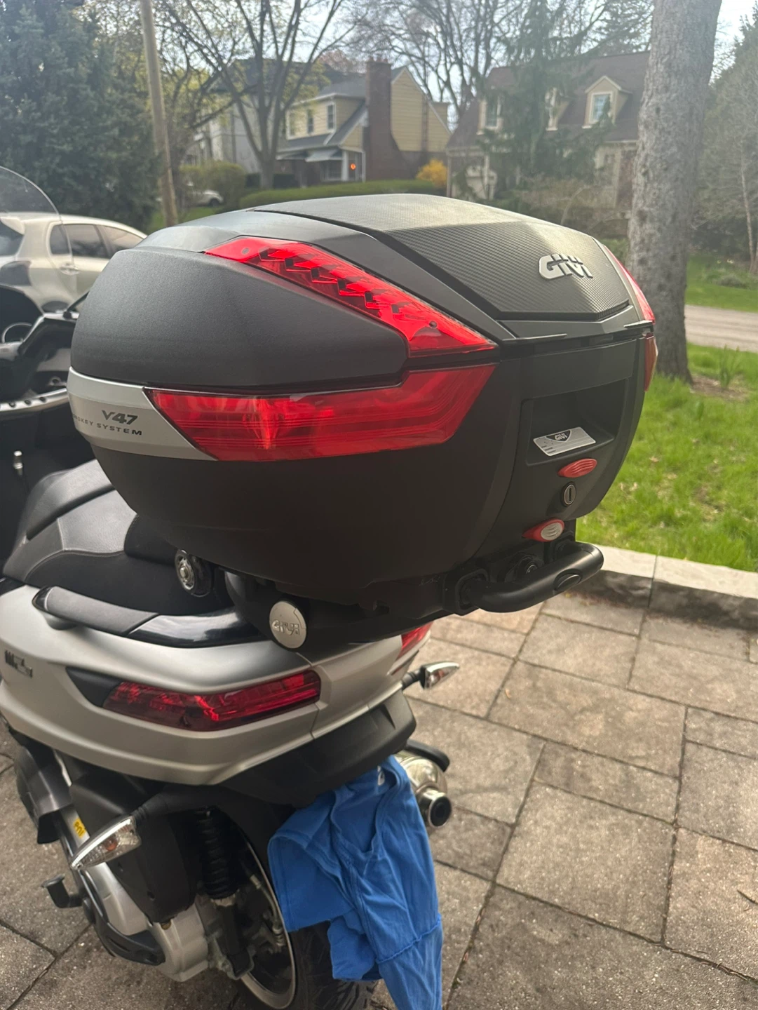 Piaggio MP3 500 HPE Sport Advanced Scooter with Givi Top Case - photo 4