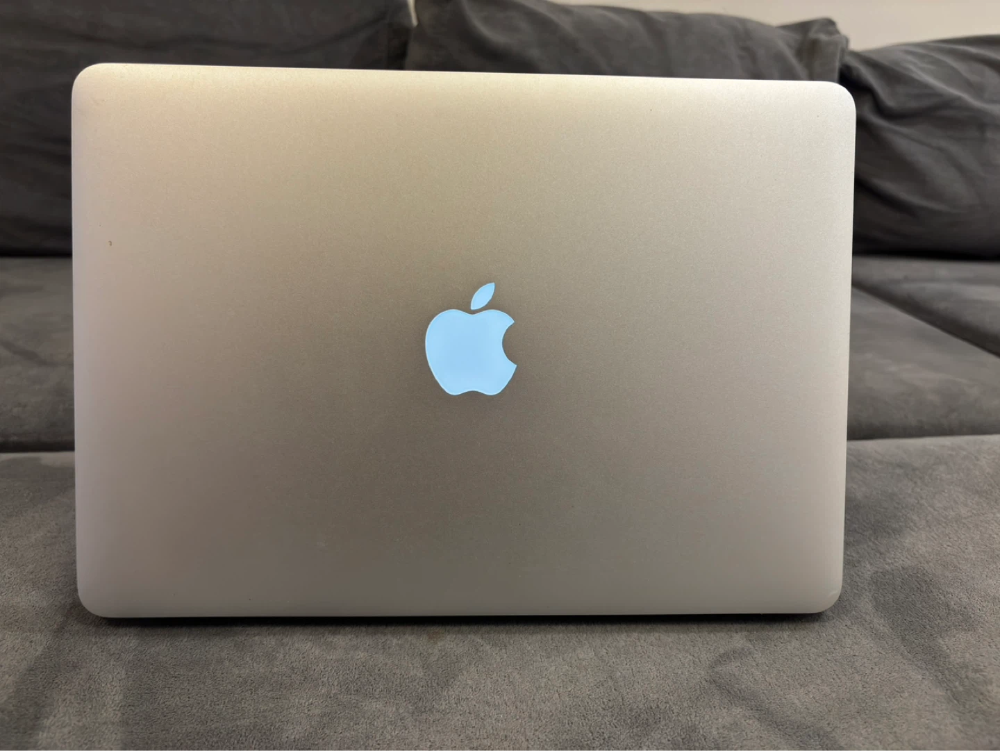 Apple MacBook Air 13-inch Early 2015 - photo 2