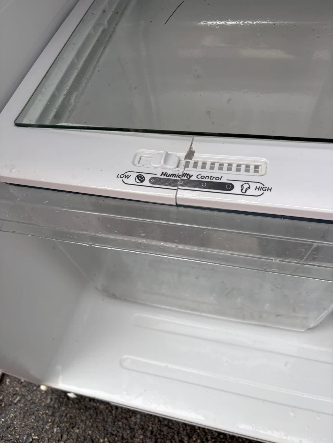 Insignia White Top Freezer Refrigerator - photo 4