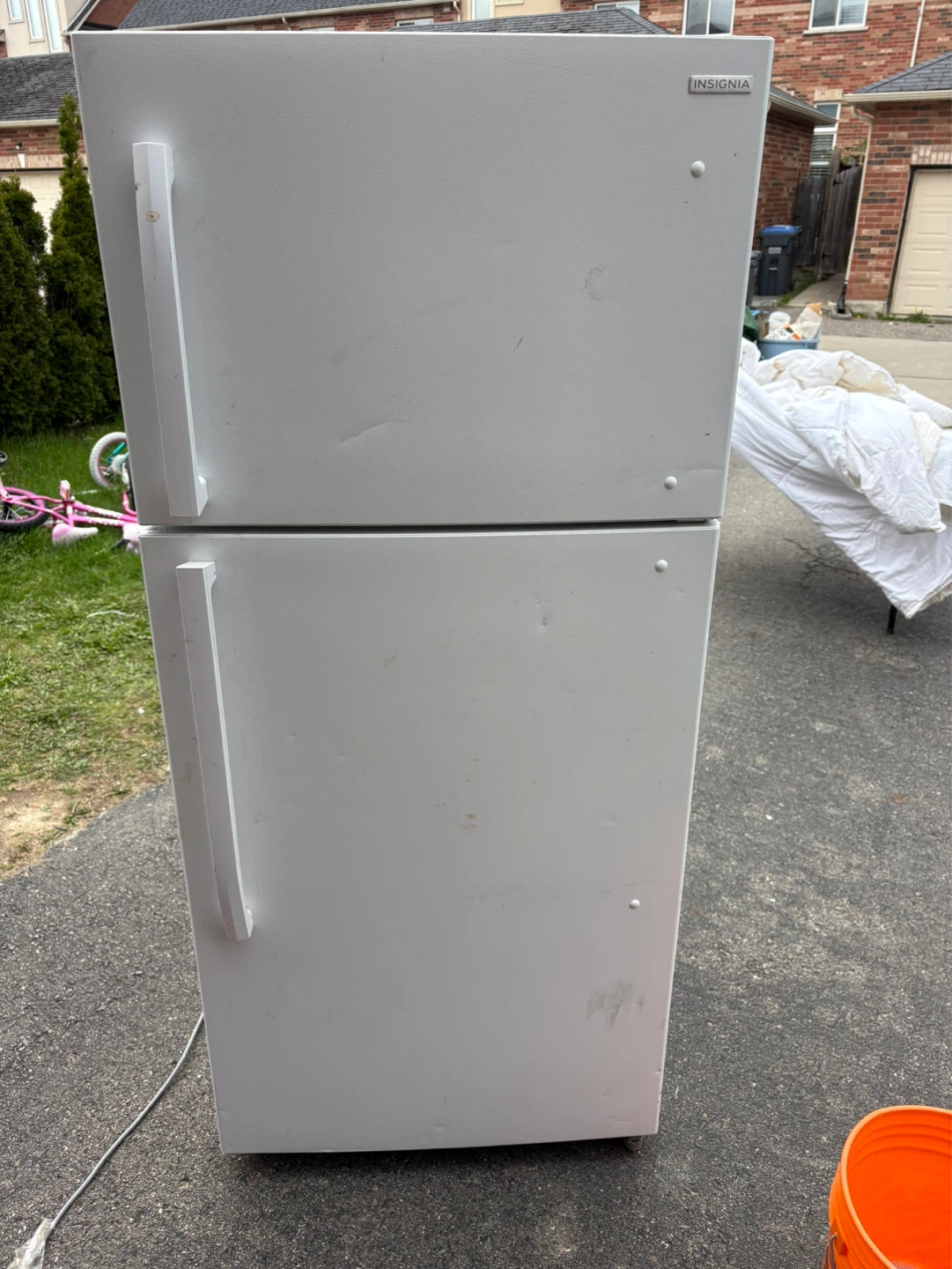 Insignia White Top Freezer Refrigerator