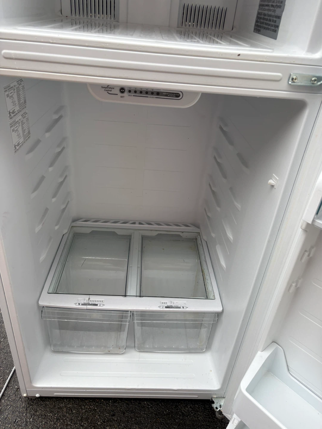 Insignia White Top Freezer Refrigerator - photo 5