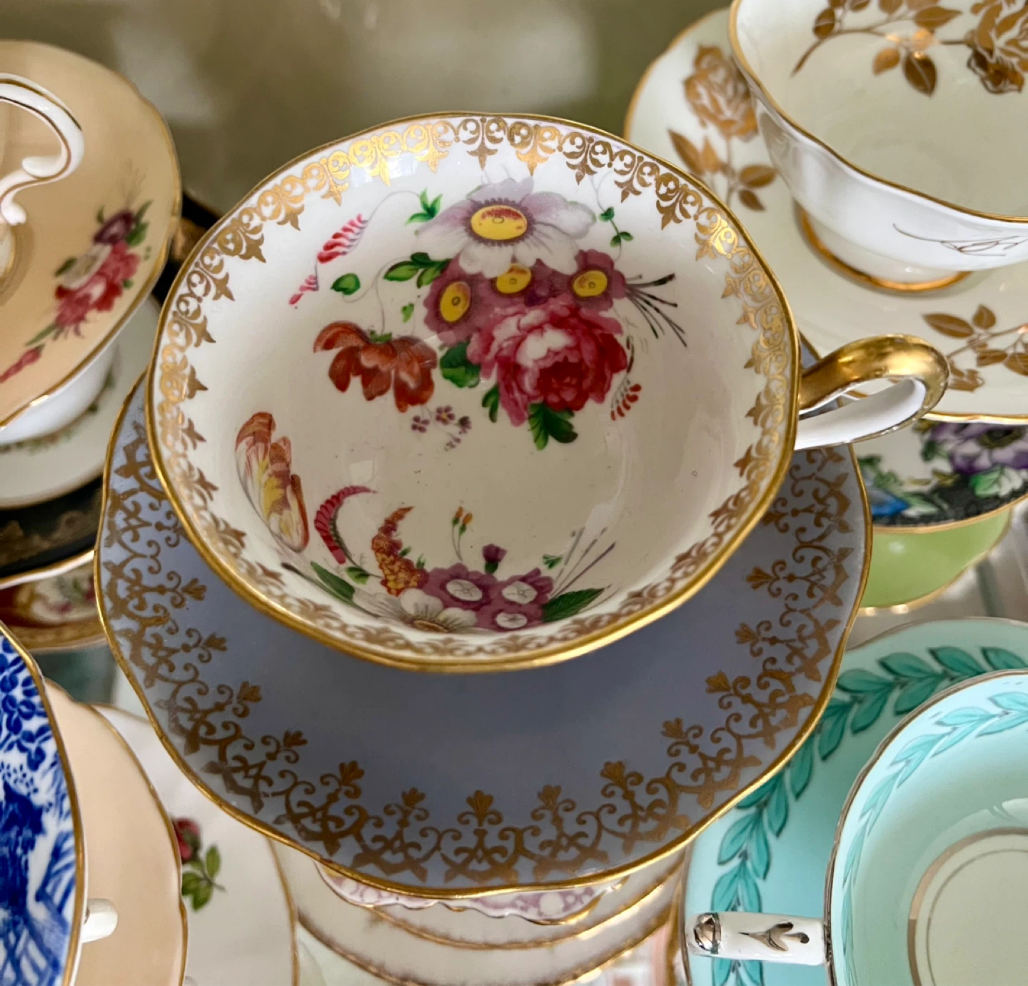 Vintage Royal Albert Bone China Teacup and Saucer Set - photo 2