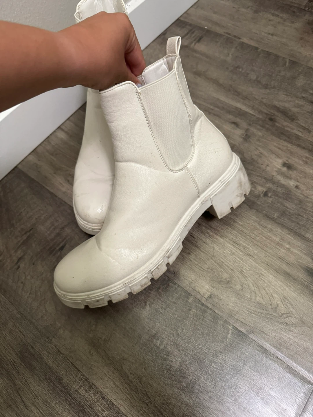 Off White Chelsea Boots