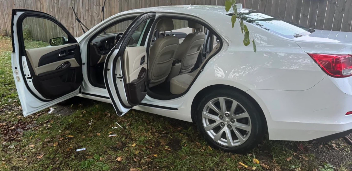 White Chevrolet Malibu LT - photo 2