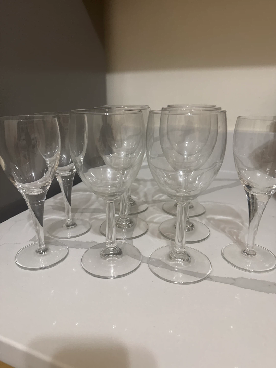 Set of 8 Clear Glass Wine Glasses